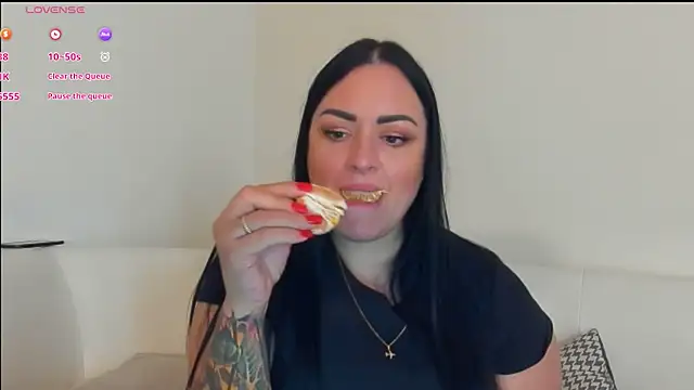 Snapshot of AliTemptress chatting on October 7, 3:27 pm AliTemptress online show from October 7, 3:27 pm
