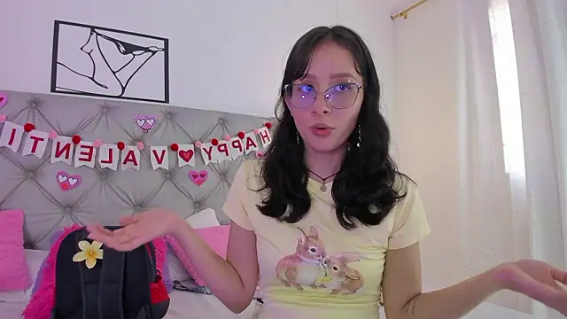 Naughty Couple83 online show from February 18, 7:57 pm