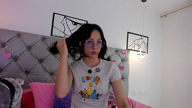 Naughty Couple83 online show from April 1, 3:53 pm