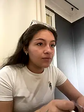 Alyha Cortes online show from October 30, 1:45 pm