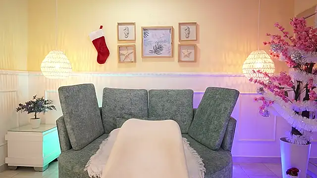 LoonaNyx online show from December 3, 11:45 am