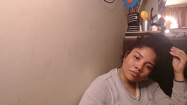 Snapshot of madelene chatting on October 5, 3:44 am madelene online show from October 5, 3:44 am