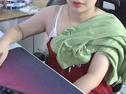 Snapshot of suri- chatting on September 30, 2:39 am suri- online show from September 30, 2:39 am