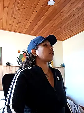 IVONNE COLLINS33 online show from March 4, 2:23 pm