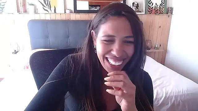 IVONNE COLLINS33 online show from September 10, 4:40 pm