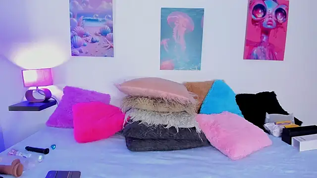 tyra bankss  online show from November 18, 3:07 am