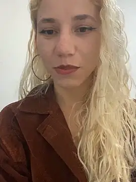 Bruna551 online show from December 5, 1:38 am