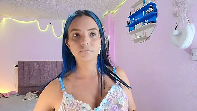 MiSofialeal online show from April 13, 6:30 pm