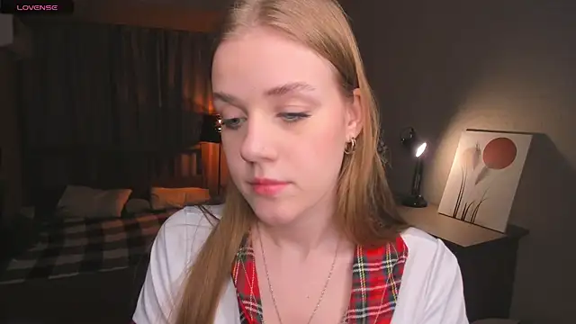 OdellaFrake online show from October 15, 8:00 pm