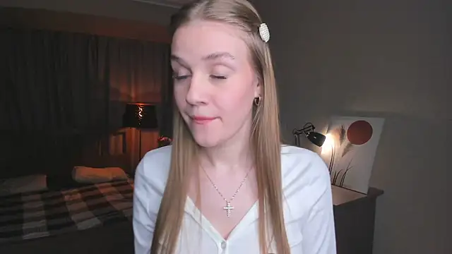 OdellaFrake online show from October 3, 8:03 pm