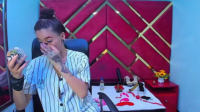 Kataleya Luck online show from December 5, 3:50 am