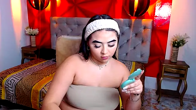 Snapshot of IsabellaaSweet chatting on October 1, 2:22 pm IsabellaaSweet online show from October 1, 2:22 pm