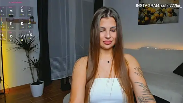 Cutie Lui online show from October 6, 7:25 am