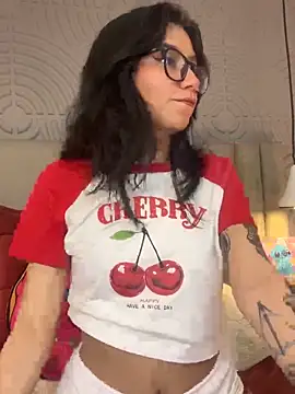 eviegothel  online show from November 18, 8:32 pm