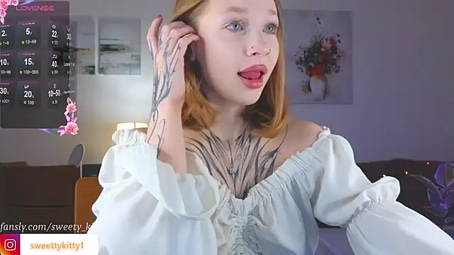 sweettykitty online show from October 25, 11:40 am