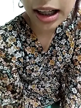 blueeyegirl22 online show from December 1, 1:25 pm