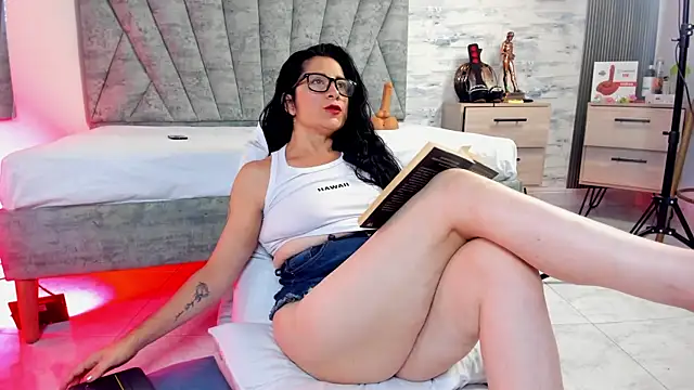 ShanelEvans online show from March 6, 7:42 pm