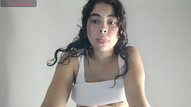 lily robertss  online show from April 16, 2:56 am