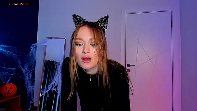 EvelynPoole online show from October 24, 1:45 am