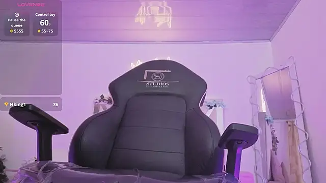 ZURY TAY online show from March 6, 12:22 pm