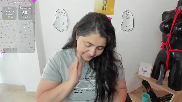 TifanyAmazinng online show from October 13, 2:31 pm