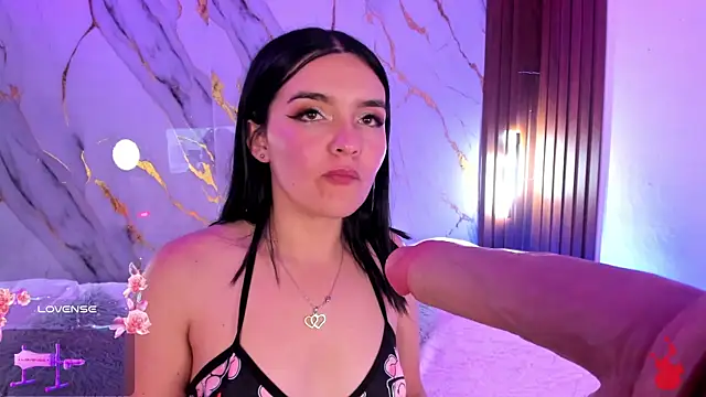 alicecute77 online show from April 18, 2:36 am