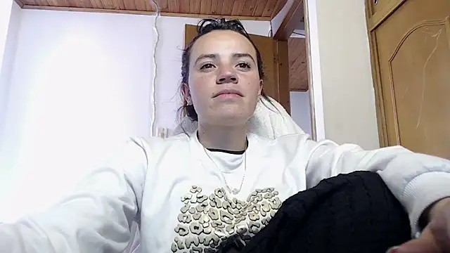 Snapshot of Skylar_Serenity chatting on October 2, 7:41 pm Skylar Serenity online show from October 2, 7:41 pm