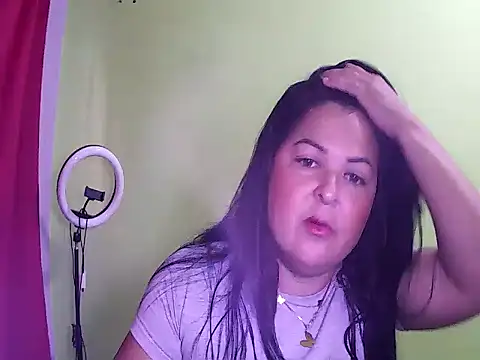 anapaulaa online show from October 31, 4:11 pm