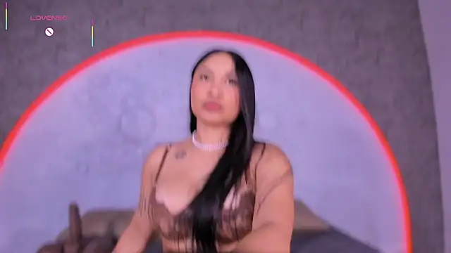 ReinaChloe online show from November 28, 5:38 pm