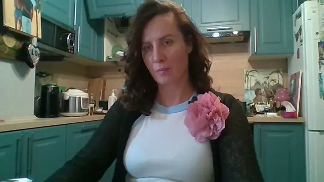 ALICAINWONDERLAND online show from November 15, 4:41 pm