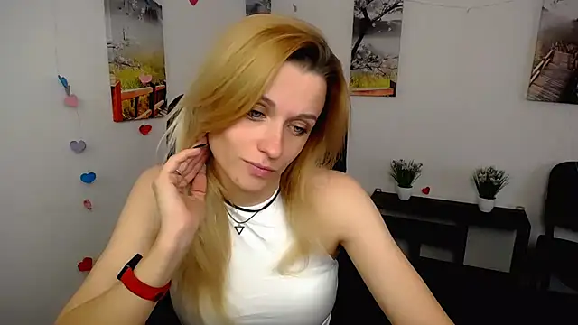 PeppyMia online show from November 8, 7:57 am