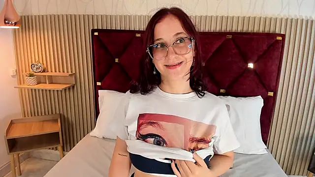 Snapshot of Laura_Ivy chatting on September 23, 12:36 pm Laura Ivy online show from September 23, 12:36 pm