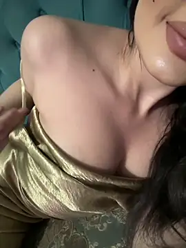 solaradevitta888 online show from May 5, 8:45 pm
