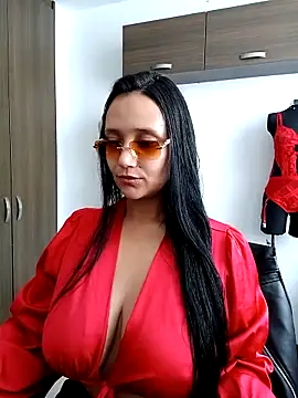 Snapshot of Esmeralda333 chatting on October 19, 1:46 pm Esmeralda333 online show from October 19, 1:46 pm