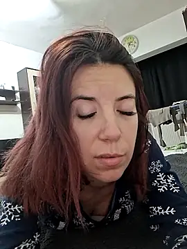 Anayssa  online show from February 9, 8:00 pm