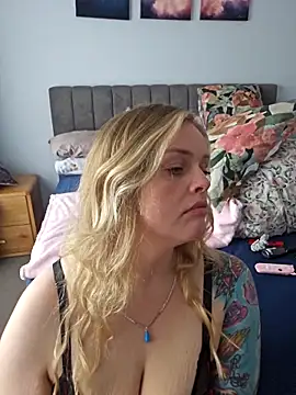 Snapshot of Bridgette03 chatting on October 7, 1:10 am Bridgette03 online show from October 7, 1:10 am