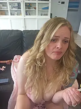 Snapshot of Bridgette03 chatting on September 23, 2:32 am Bridgette03 online show from September 23, 2:32 am