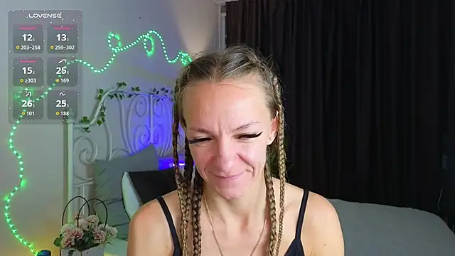 Jesica mooon online show from October 16, 1:30 am