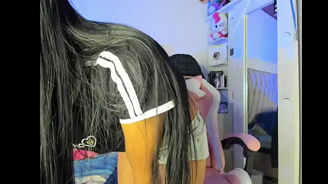 Snapshot of Candy_violetta_ chatting on October 10, 8:25 pm Candy violetta online show from October 10, 8:25 pm