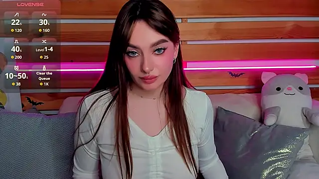 Emily Tylerr online show from December 3, 8:06 am