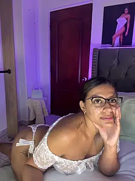 ema zoe online show from April 15, 1:06 am