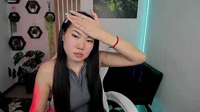 LunaPurrr online show from January 18, 1:46 am