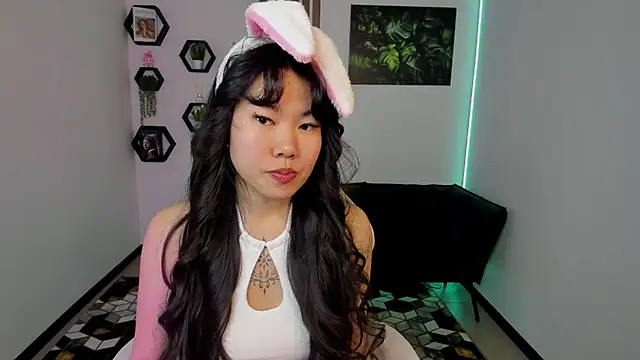 LunaPurrr online show from January 10, 1:32 am