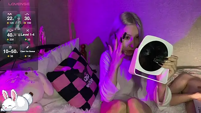 Snapshot of Elaincutee chatting on September 19, 10:31 pm Elaincutee online show from September 19, 10:31 pm