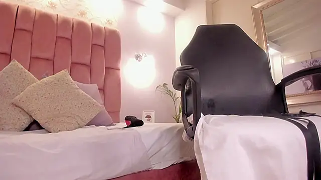 aishathornee online show from November 4, 9:53 pm