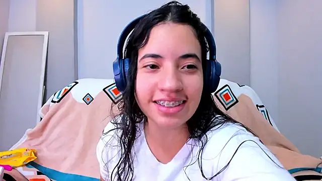 Nicol Chang online show from November 21, 8:22 pm