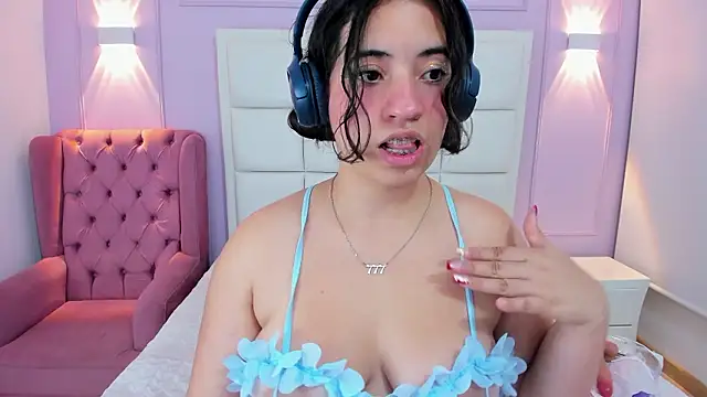 Nicol Chang online show from February 25, 9:02 pm