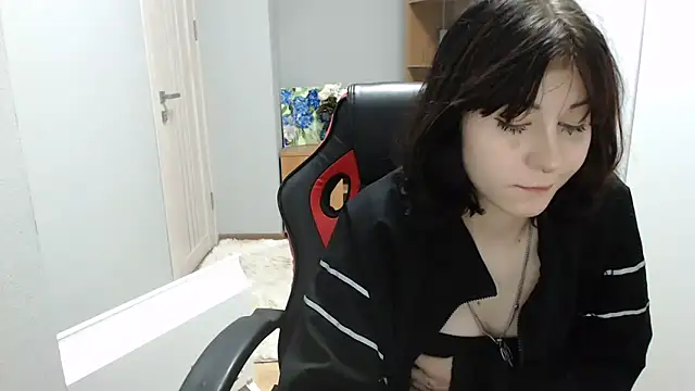 TinaQuiin online show from November 16, 9:00 am