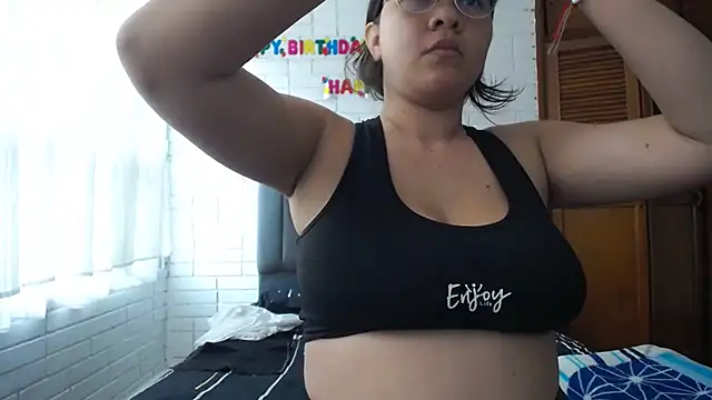 Naia Stant online show from October 15, 5:15 pm