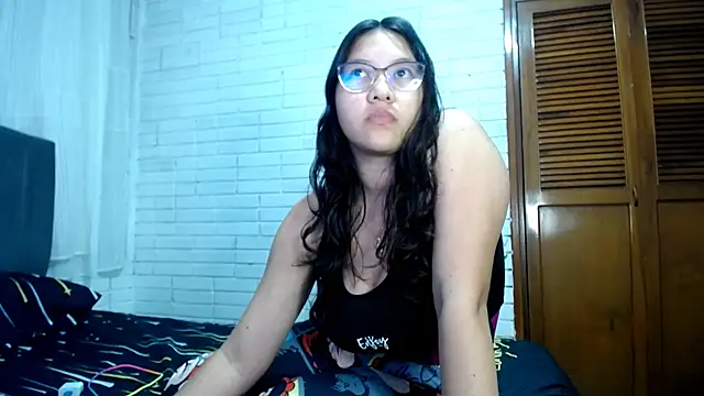 Naia Stant online show from November 12, 1:36 am